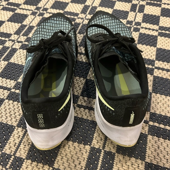 Nike Zoom Pegasus 37 - Women’s U.S. 11 - Picture 3 of 4